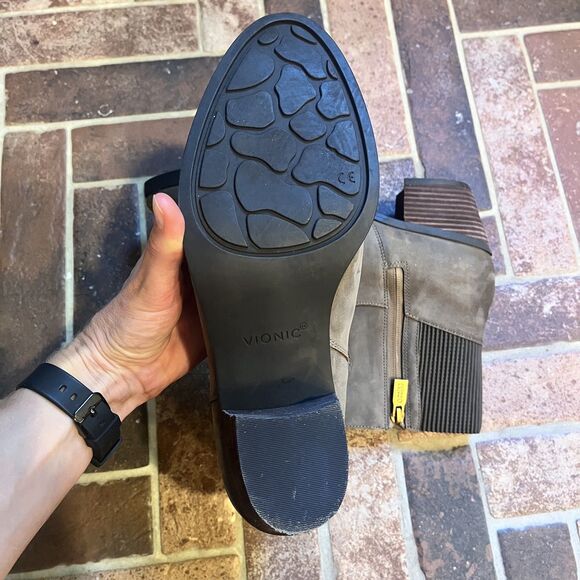 Vionic Womens Shantelle Taupe Zipper Ankle Boots 10 Wide Floor Model Waterproof - Picture 5 of 12